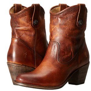 NWB NWT Frye Jackie Button Short Boot